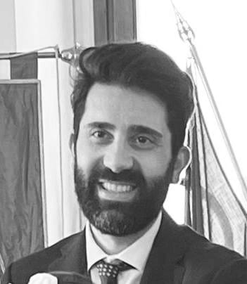 Foto di presentazione del Medico Veterinario Dott. Andrea Perrotta per visite a domicilio a Formia, Gaeta e vicino a me per cane e gatto.